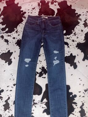 Levi's Women's Medium Blue Ripped Skinny Jeans